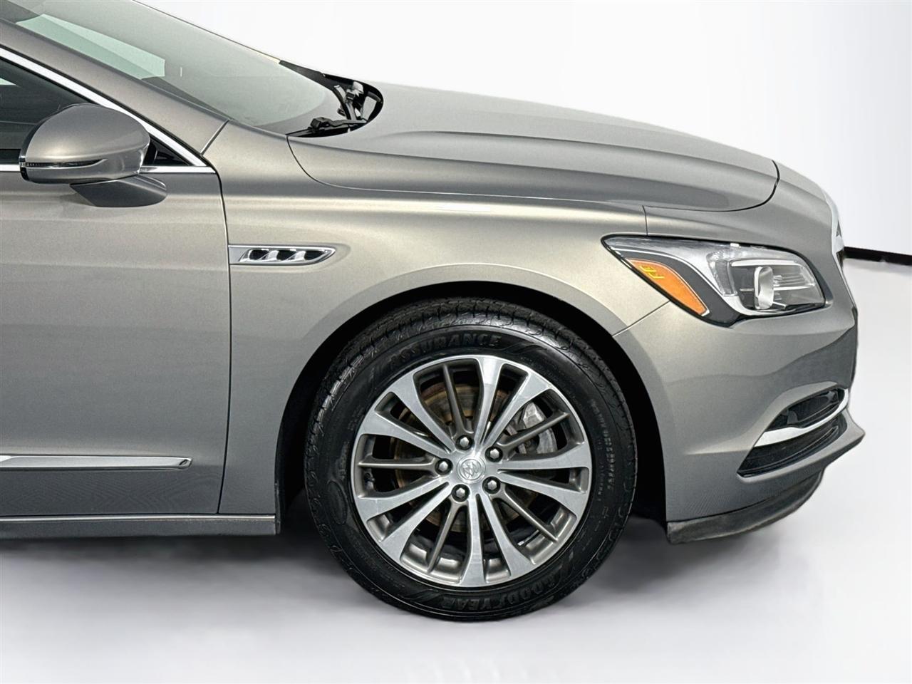 Buick LaCrosse 4dr Sdn Essence FWD 2017