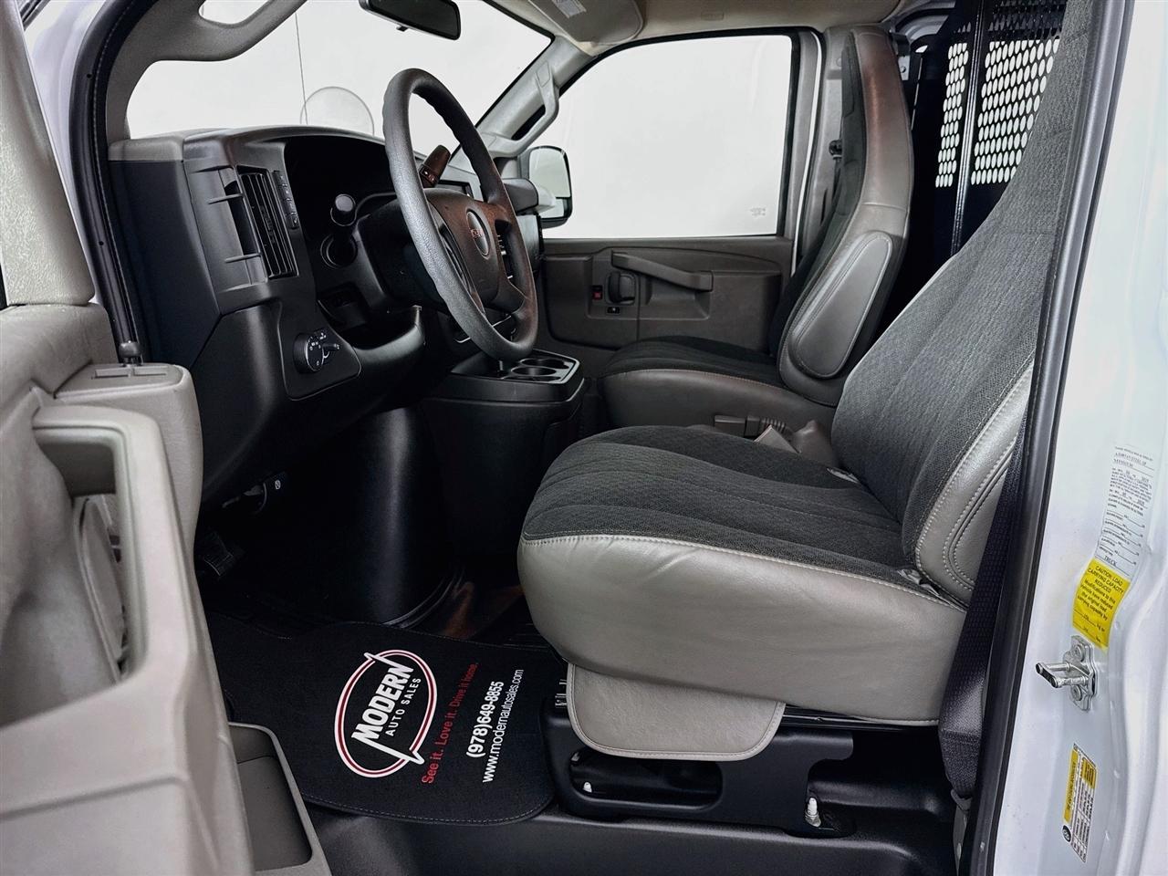 GMC Savana Cargo Van RWD 2500 135" 2025