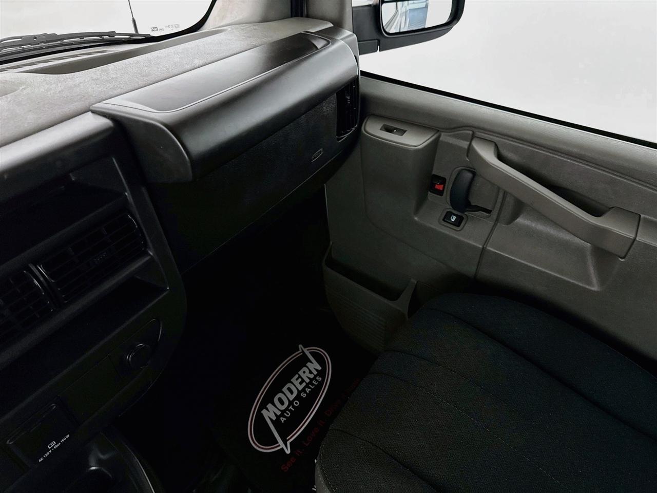 GMC Savana Cargo Van RWD 2500 135" 2025