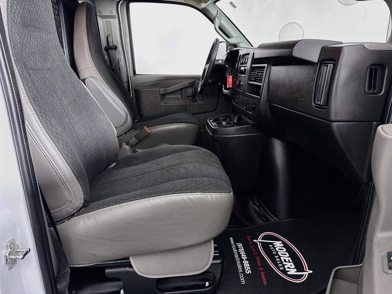 GMC Savana Cargo Van RWD 2500 135" 2025