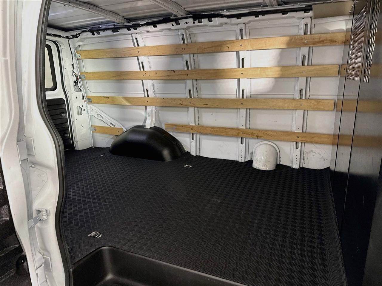 GMC Savana Cargo Van RWD 2500 135" 2025