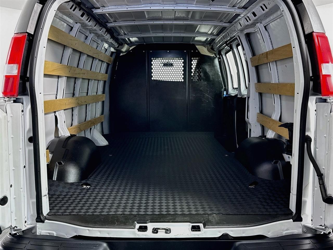 GMC Savana Cargo Van RWD 2500 135" 2025