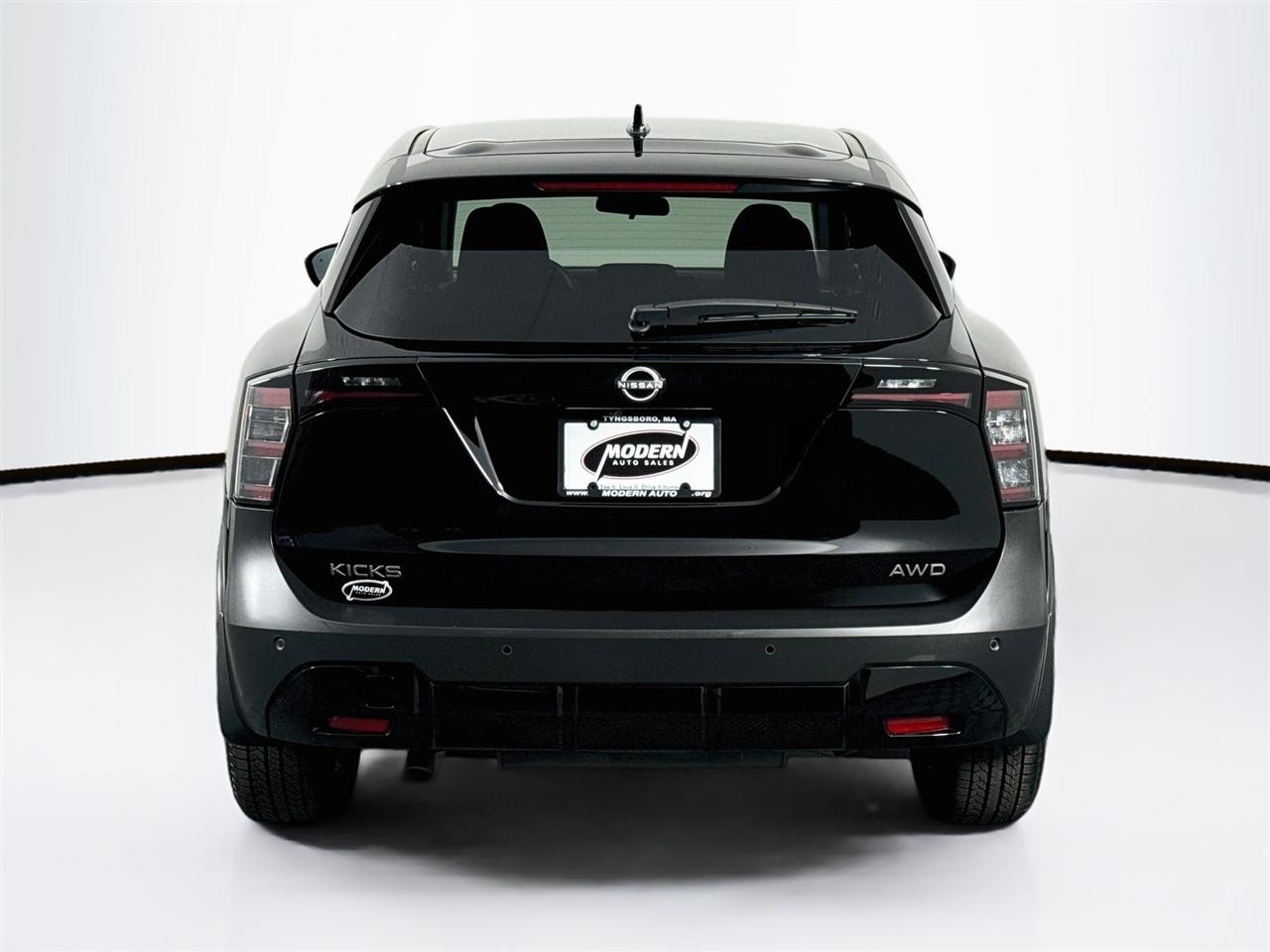Nissan Kicks SV AWD 2025