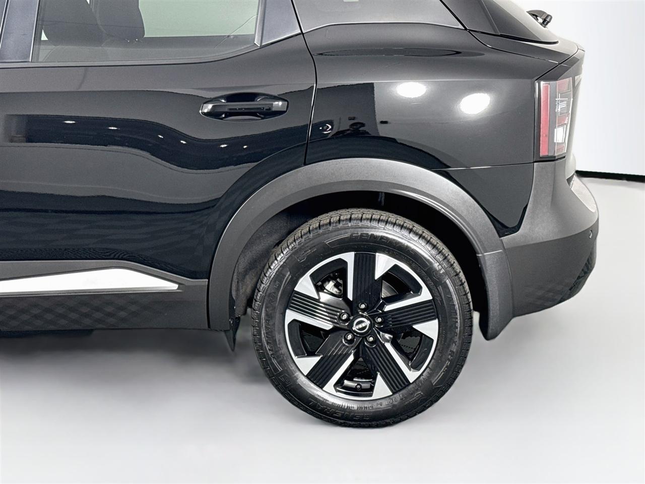 Nissan Kicks SV AWD 2025