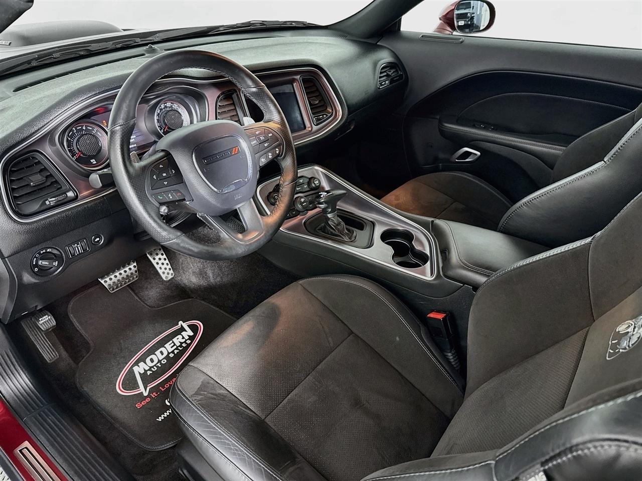 Dodge Challenger 392 Hemi Scat Pack Shaker Coupe 2017