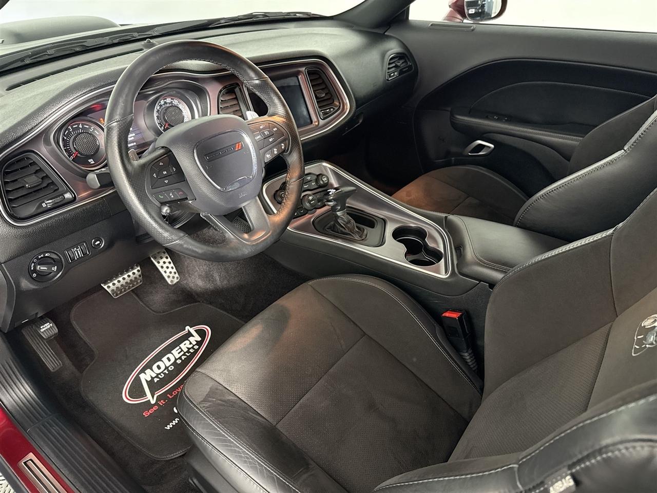 Dodge Challenger 392 Hemi Scat Pack Shaker Coupe 2017