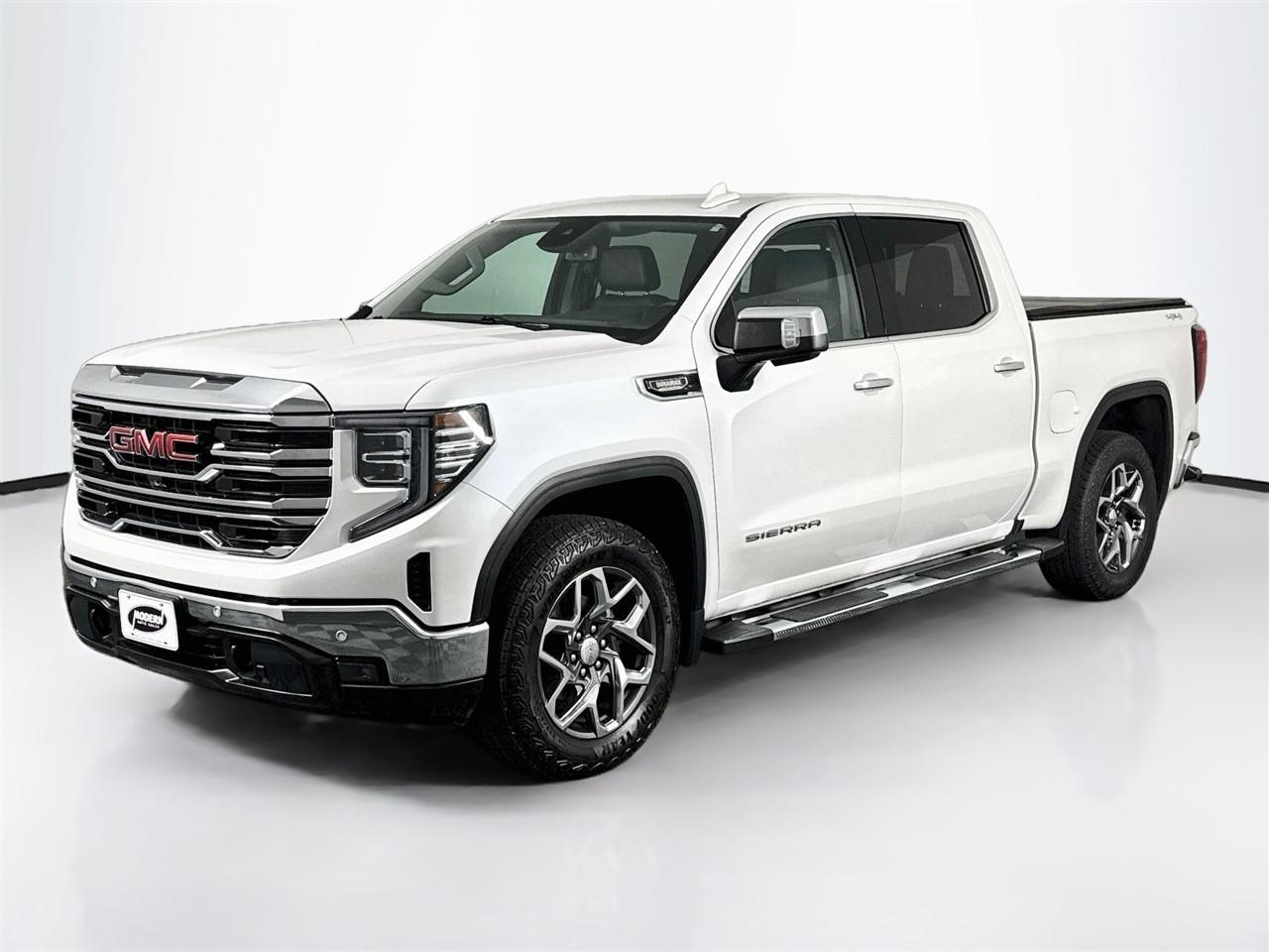 GMC Sierra 1500 4WD Crew Cab 147" SLT 2023