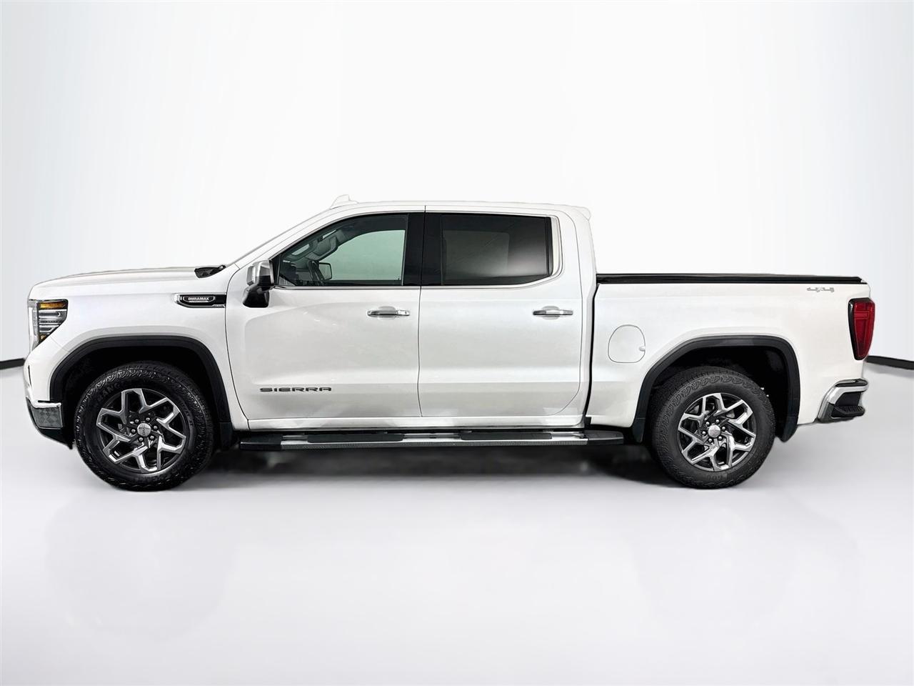 GMC Sierra 1500 4WD Crew Cab 147" SLT 2023