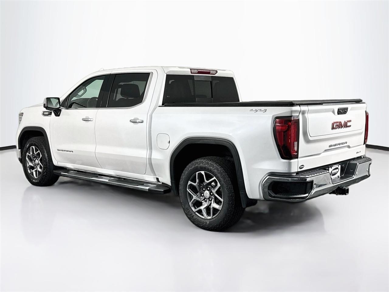 GMC Sierra 1500 4WD Crew Cab 147" SLT 2023