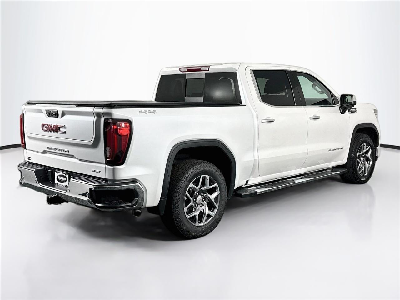 GMC Sierra 1500 4WD Crew Cab 147" SLT 2023
