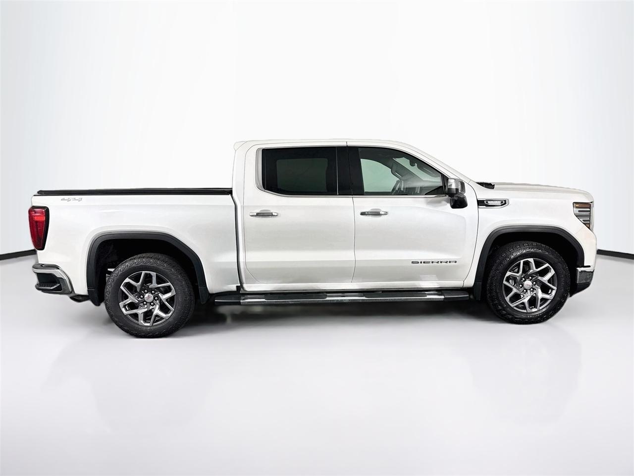 GMC Sierra 1500 4WD Crew Cab 147" SLT 2023