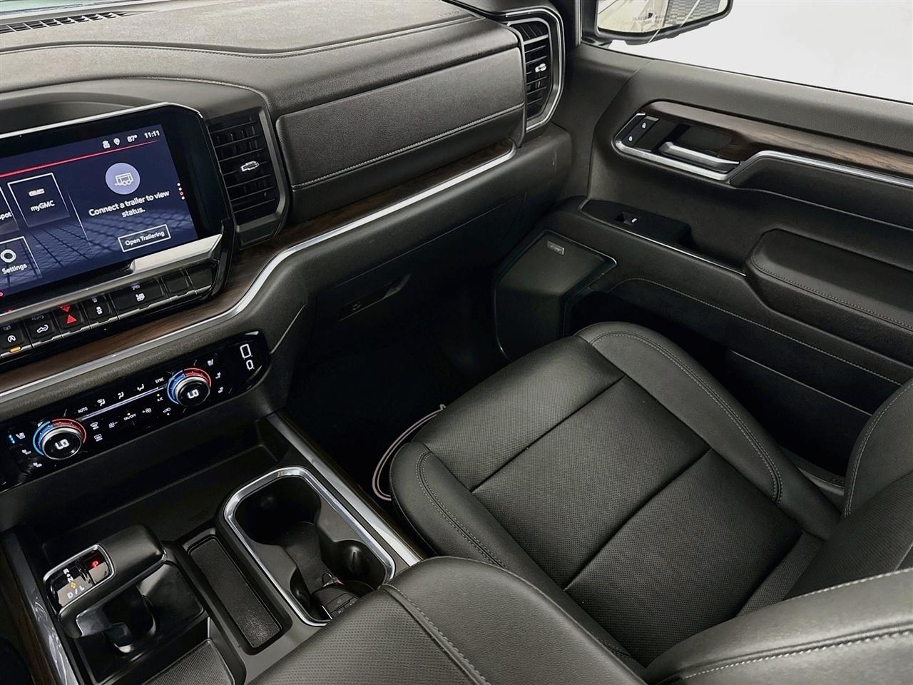 GMC Sierra 1500 4WD Crew Cab 147" SLT 2023