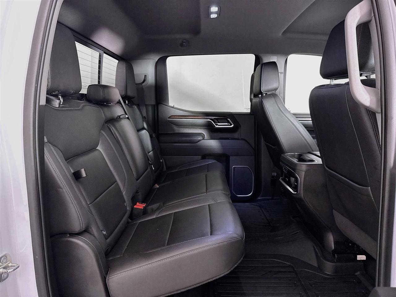 GMC Sierra 1500 4WD Crew Cab 147" SLT 2023
