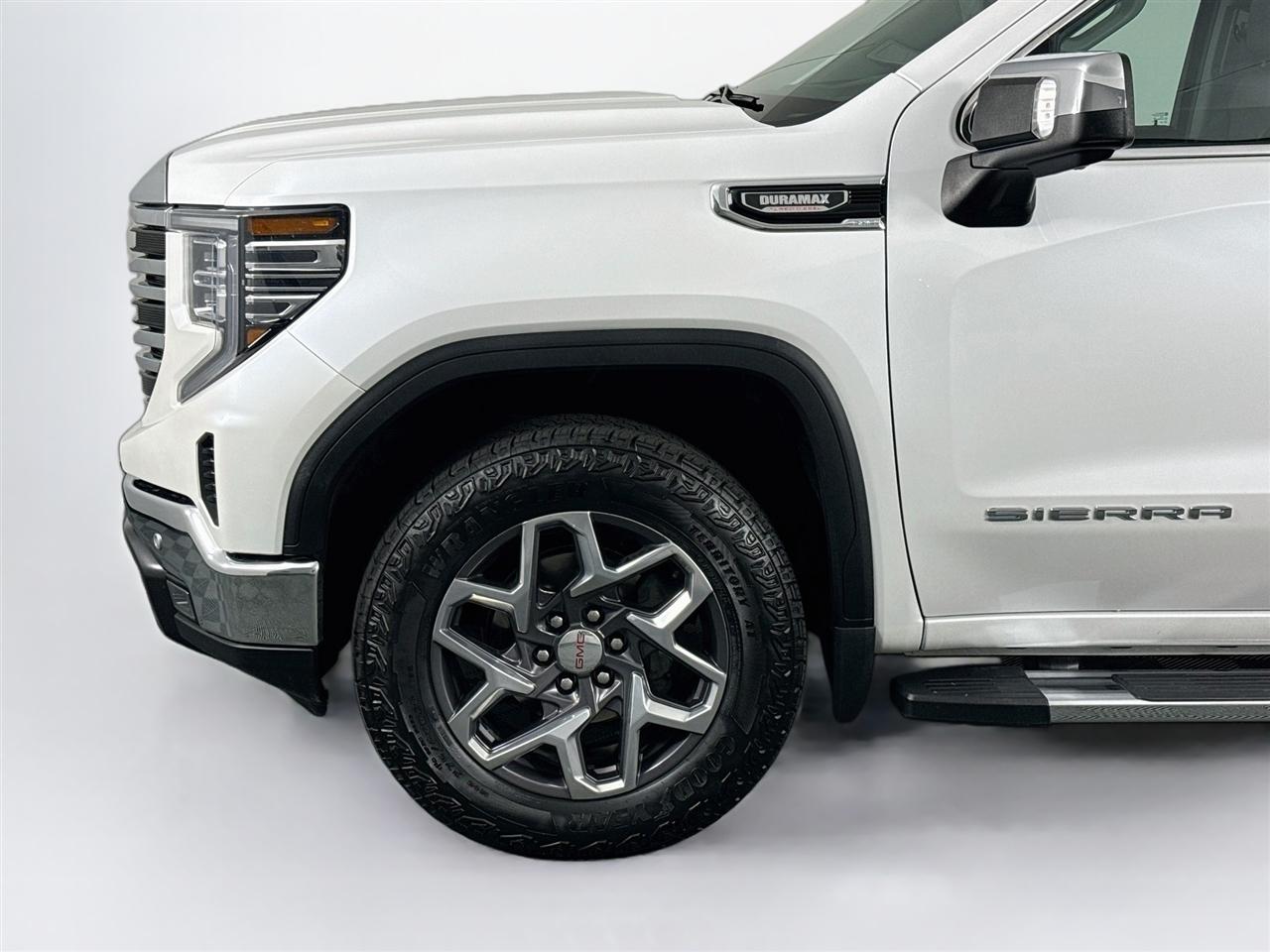 GMC Sierra 1500 4WD Crew Cab 147" SLT 2023