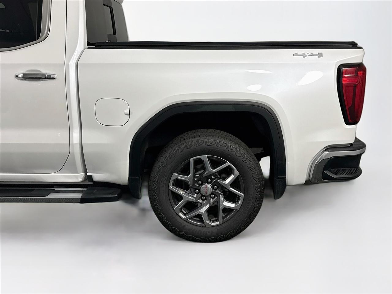 GMC Sierra 1500 4WD Crew Cab 147" SLT 2023