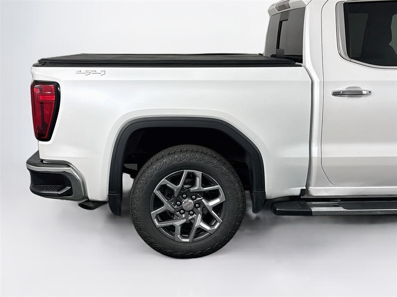 GMC Sierra 1500 4WD Crew Cab 147" SLT 2023