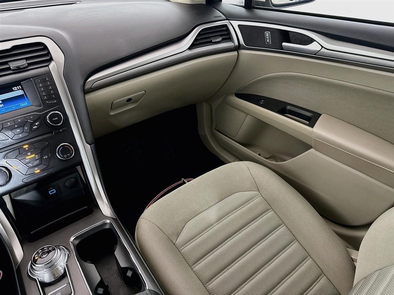Ford Fusion SE FWD 2018
