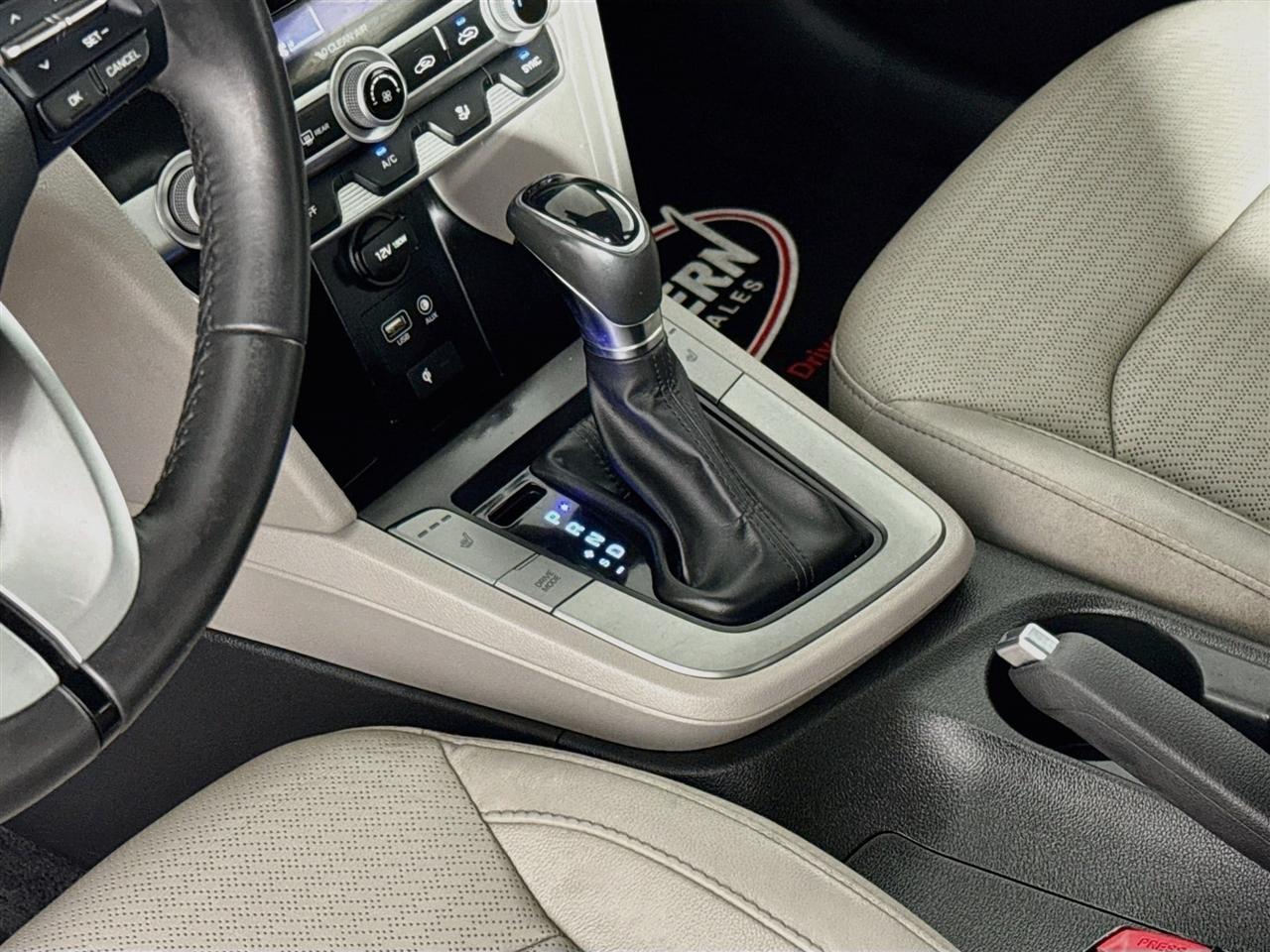 Hyundai Elantra Limited Auto 2019
