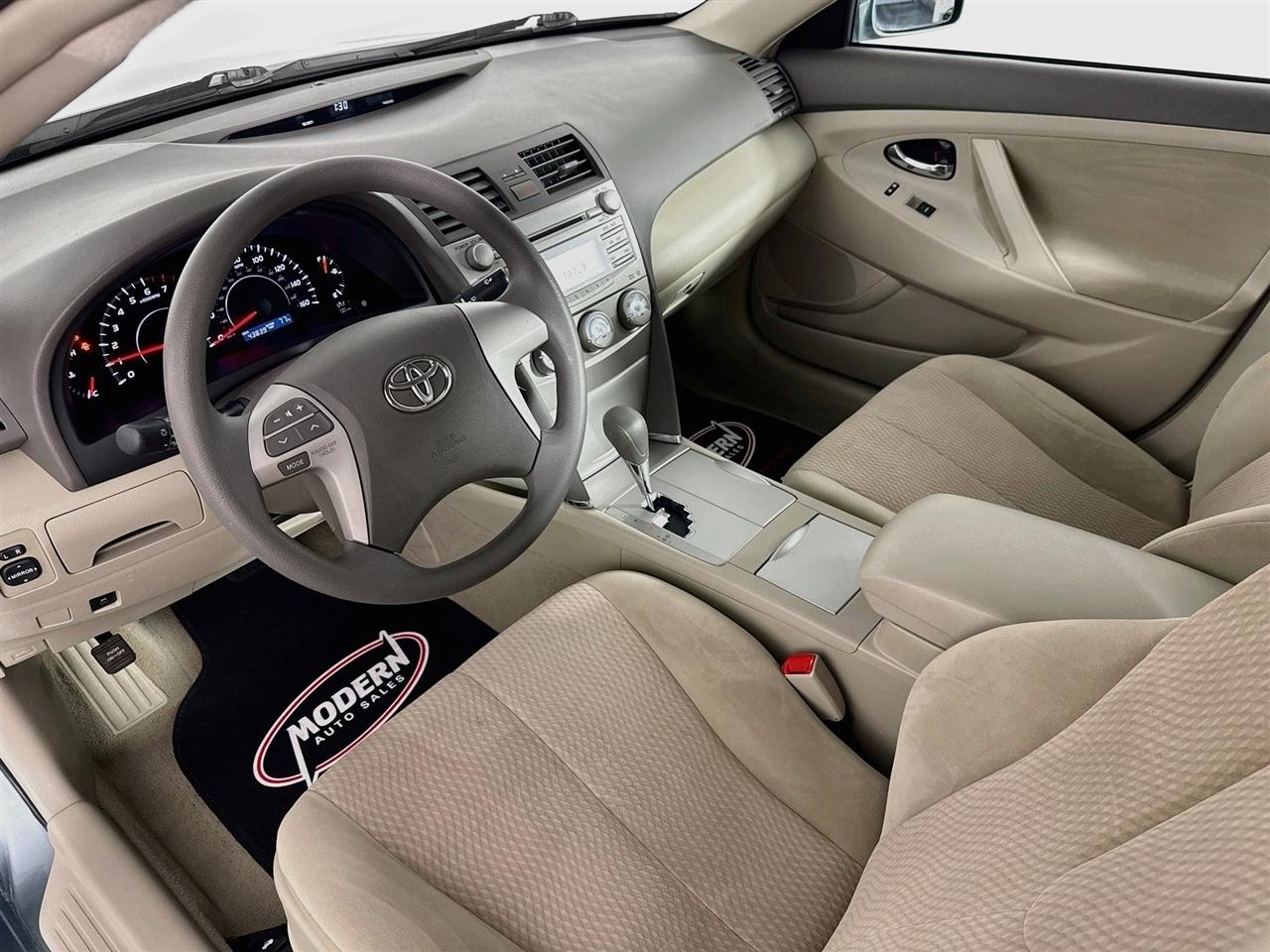 Toyota Camry 4dr Sdn V6 Auto XLE (Natl) 2011