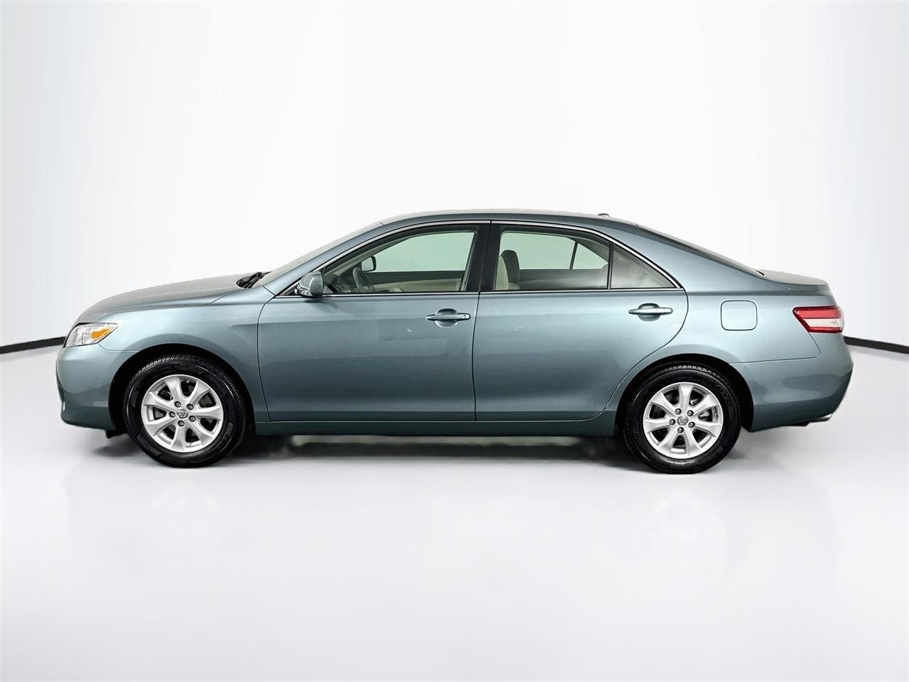 Toyota Camry 4dr Sdn V6 Auto XLE (Natl) 2011