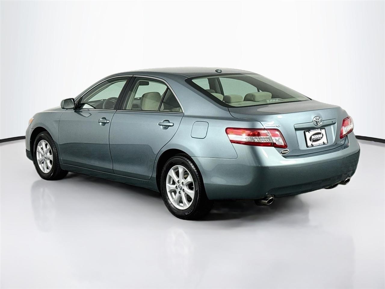 Toyota Camry 4dr Sdn V6 Auto XLE (Natl) 2011