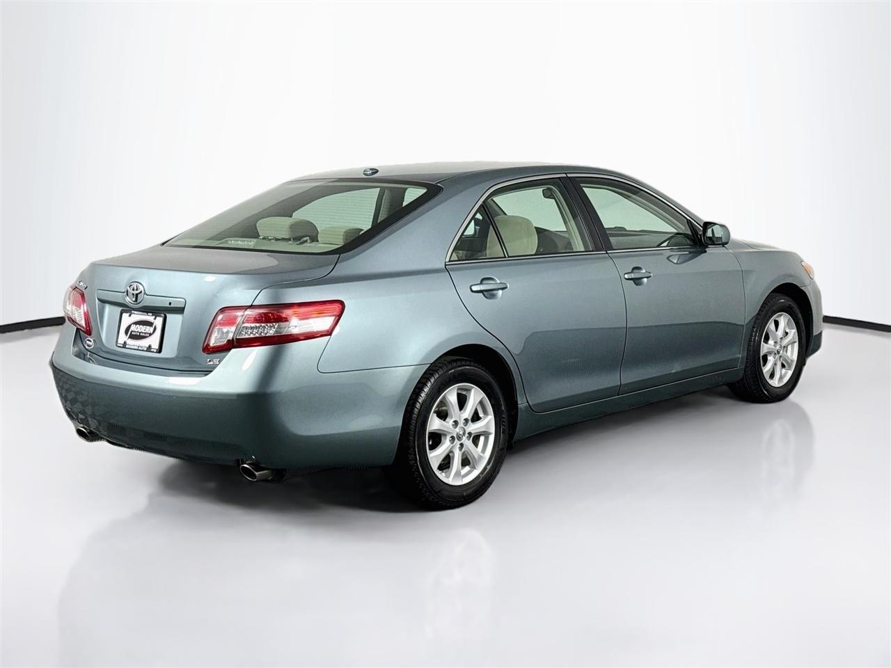 Toyota Camry 4dr Sdn V6 Auto XLE (Natl) 2011