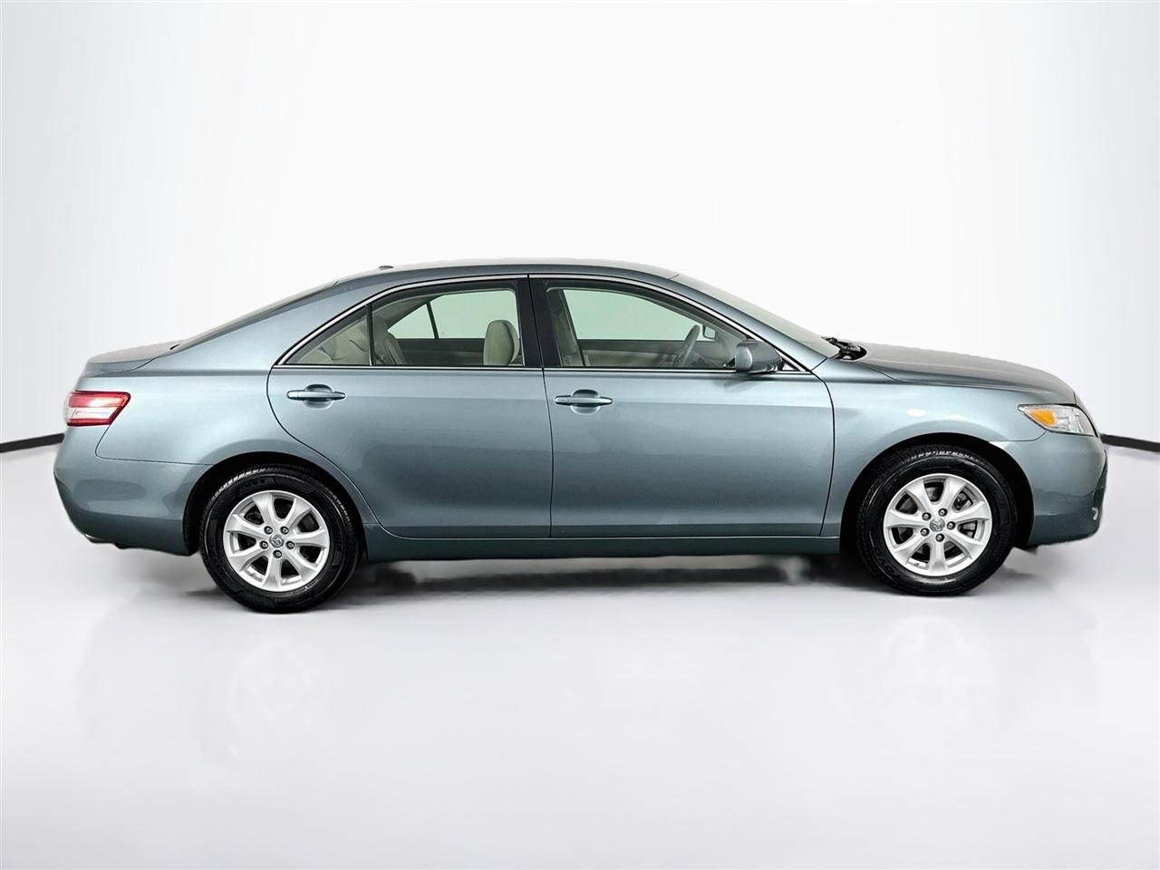 Toyota Camry 4dr Sdn V6 Auto XLE (Natl) 2011