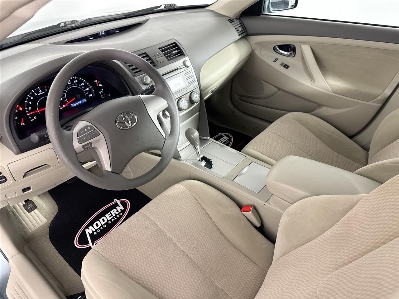 Toyota Camry 4dr Sdn V6 Auto XLE (Natl) 2011