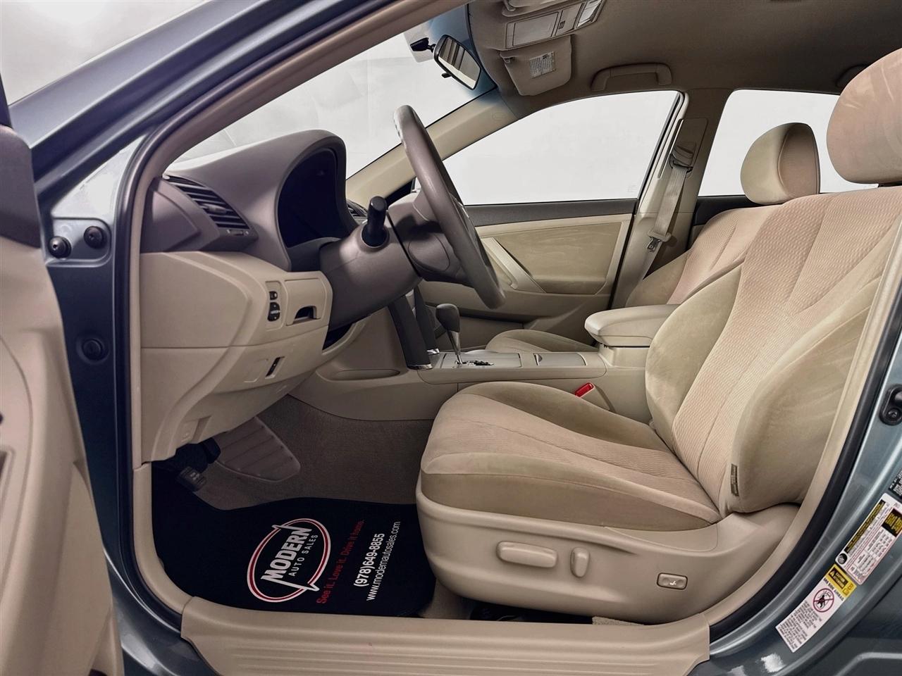 Toyota Camry 4dr Sdn V6 Auto XLE (Natl) 2011