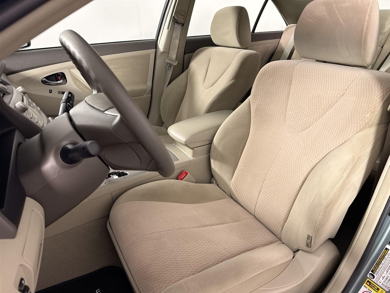 Toyota Camry 4dr Sdn V6 Auto XLE (Natl) 2011