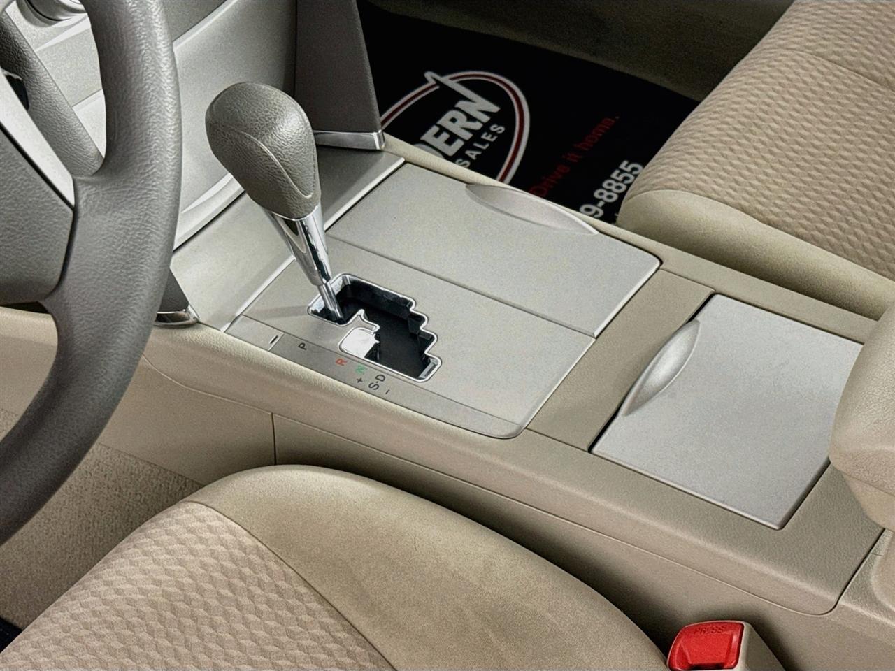 Toyota Camry 4dr Sdn V6 Auto XLE (Natl) 2011