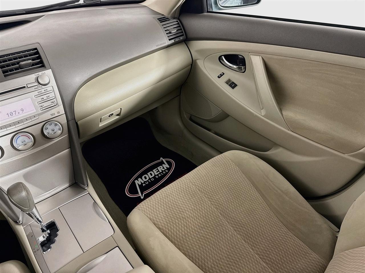 Toyota Camry 4dr Sdn V6 Auto XLE (Natl) 2011