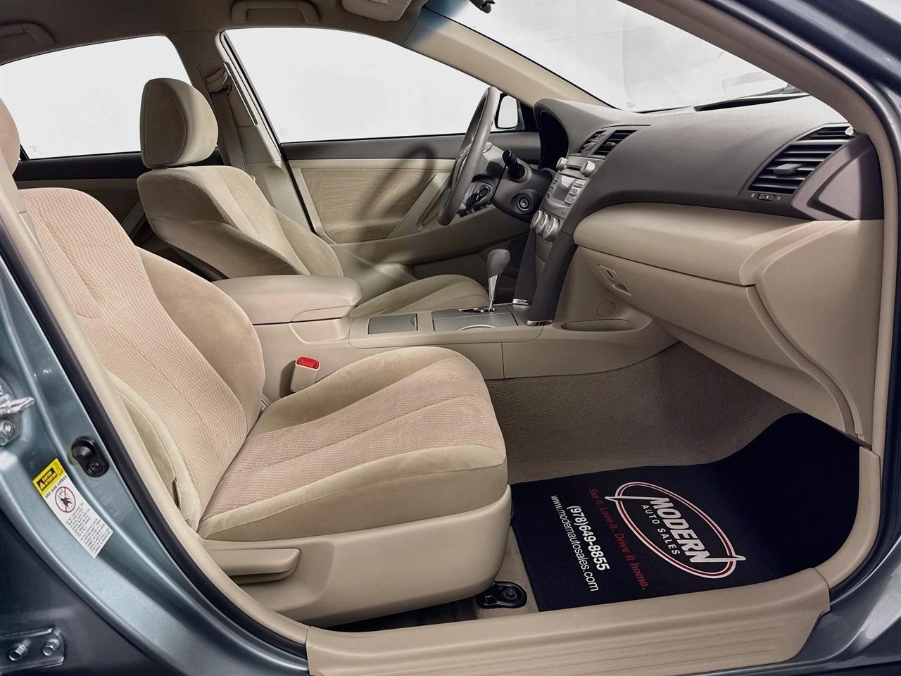Toyota Camry 4dr Sdn V6 Auto XLE (Natl) 2011