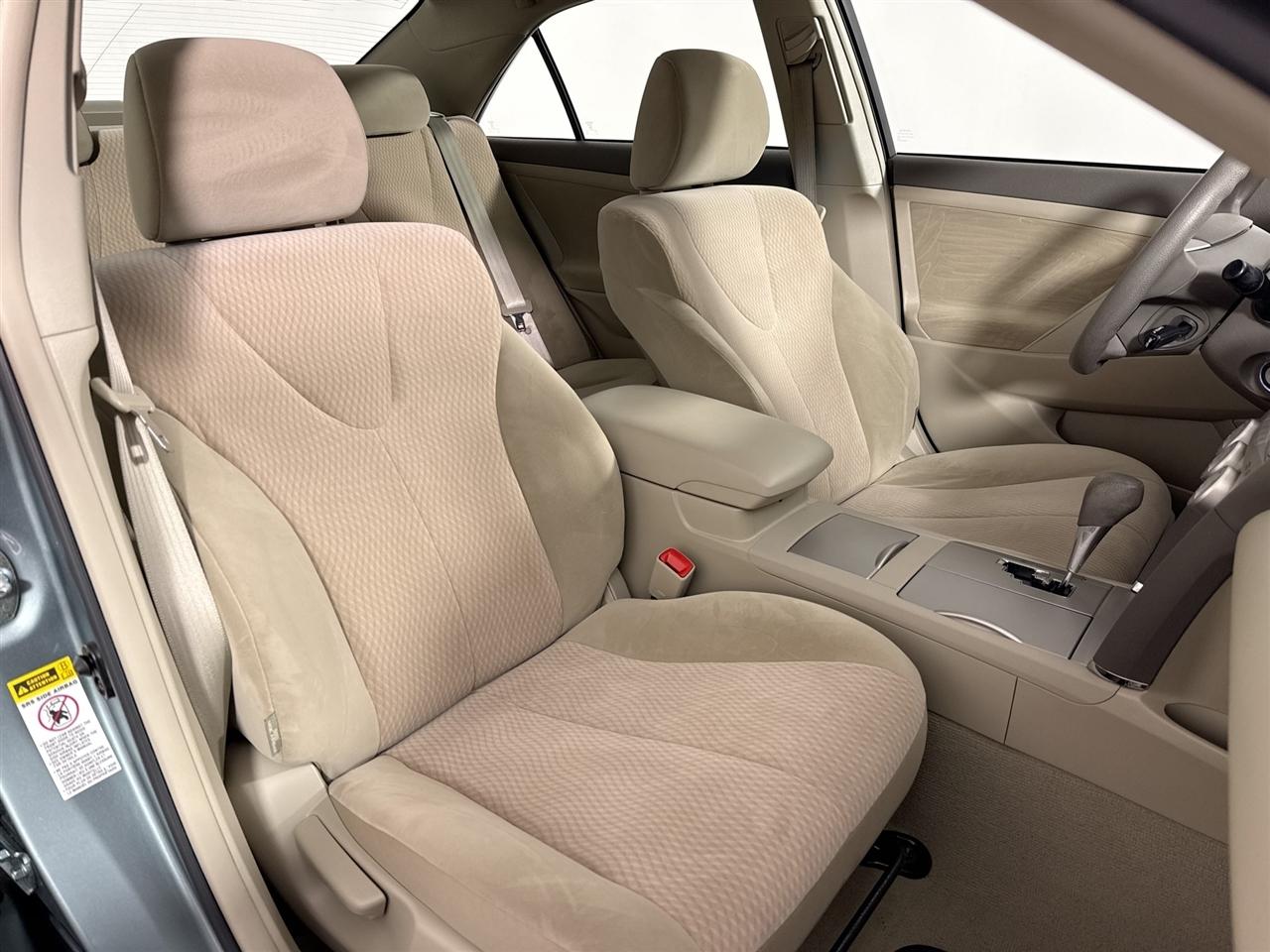 Toyota Camry 4dr Sdn V6 Auto XLE (Natl) 2011