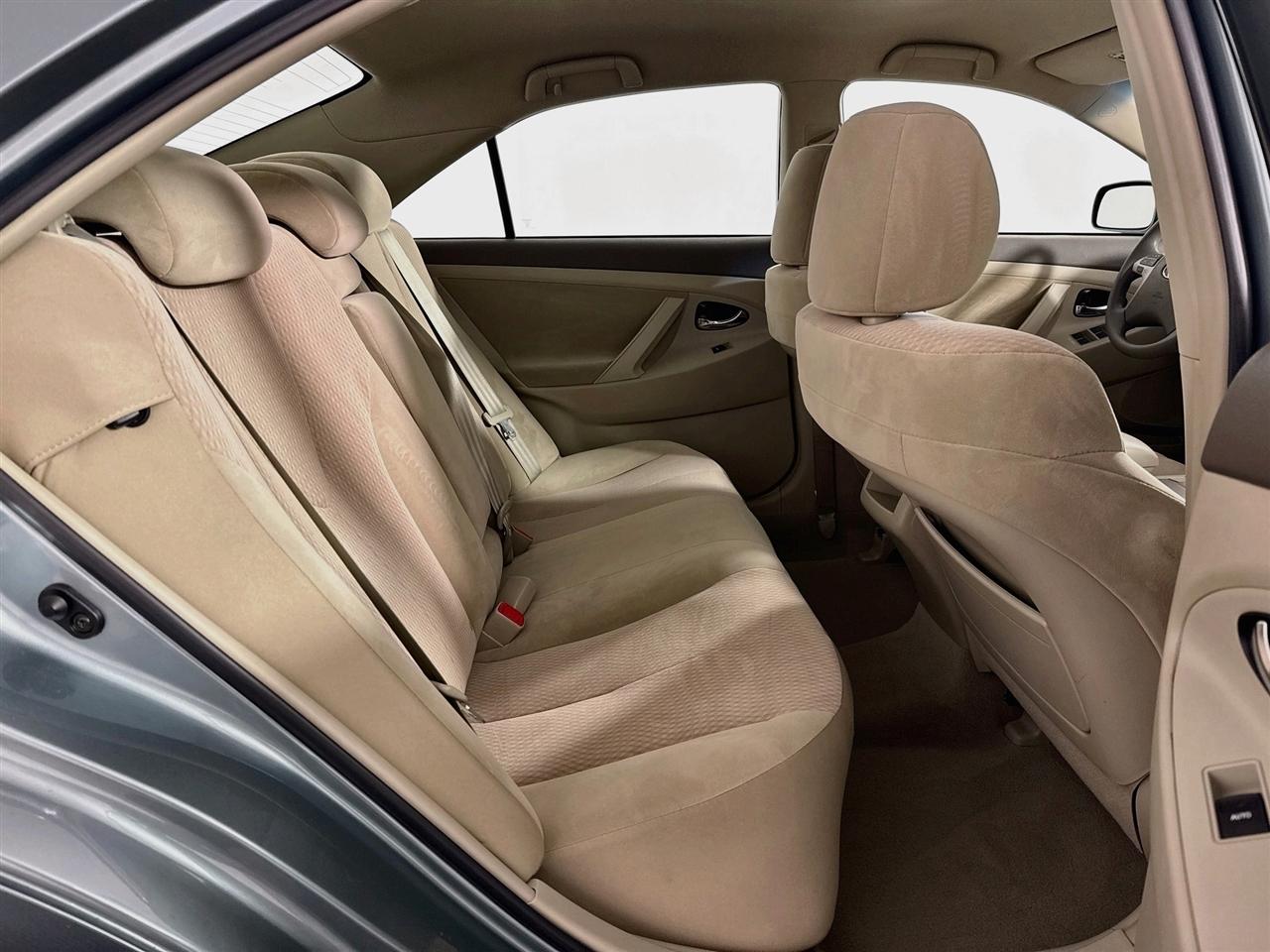 Toyota Camry 4dr Sdn V6 Auto XLE (Natl) 2011