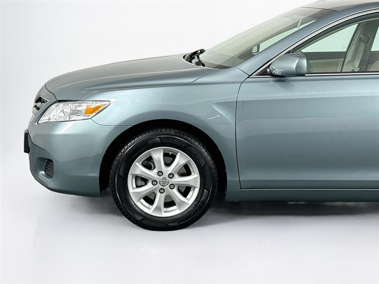 Toyota Camry 4dr Sdn V6 Auto XLE (Natl) 2011