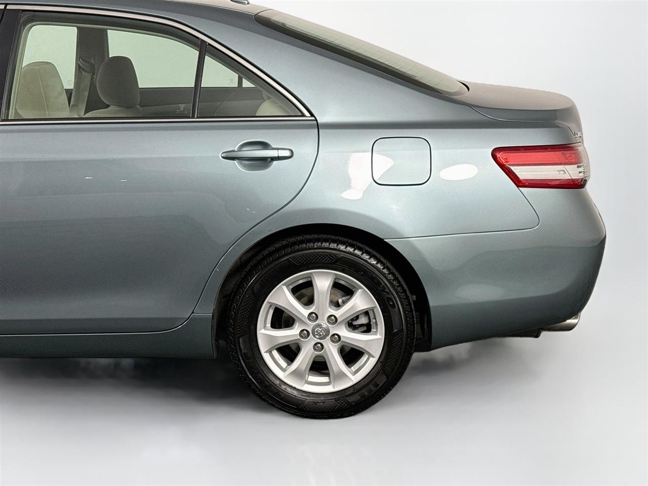 Toyota Camry 4dr Sdn V6 Auto XLE (Natl) 2011