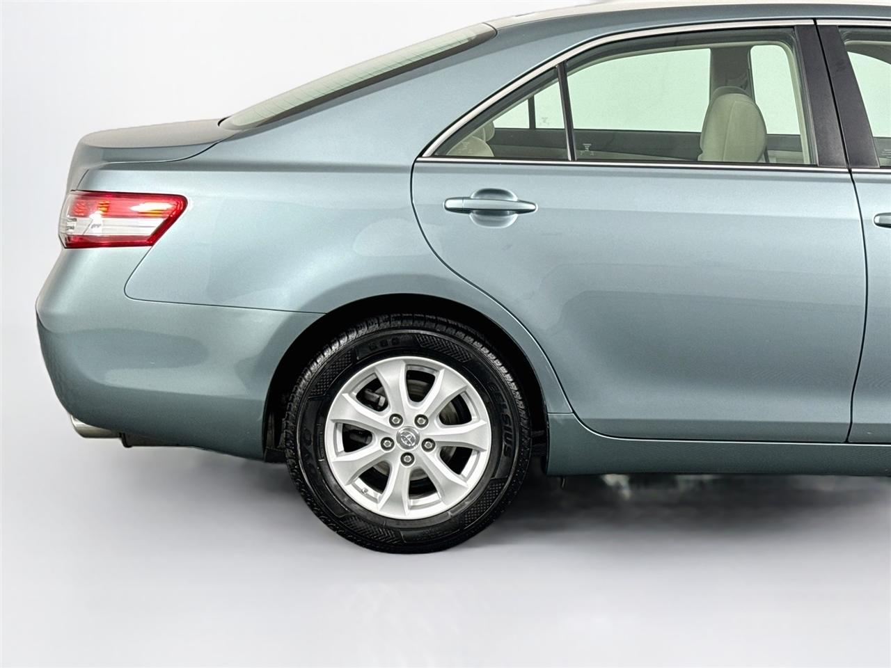 Toyota Camry 4dr Sdn V6 Auto XLE (Natl) 2011