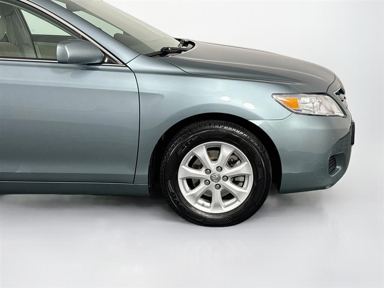 Toyota Camry 4dr Sdn V6 Auto XLE (Natl) 2011
