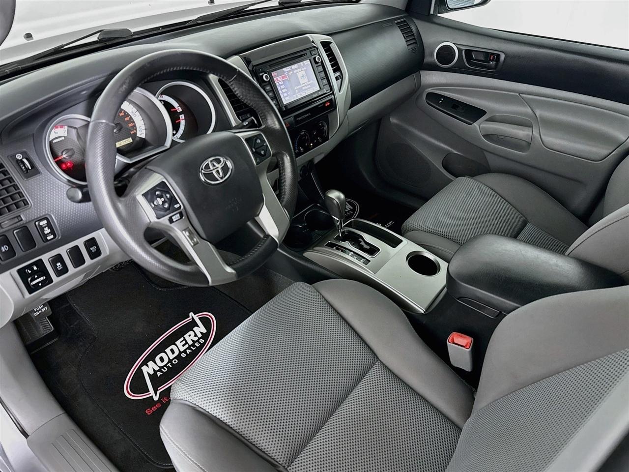 Toyota Tacoma 4WD Double Cab V6 AT (Natl) 2015