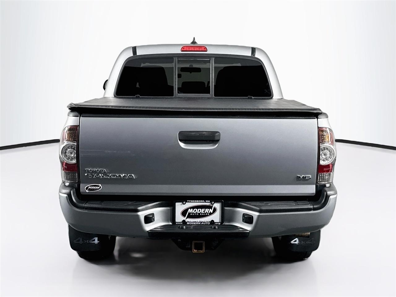 Toyota Tacoma 4WD Double Cab V6 AT (Natl) 2015