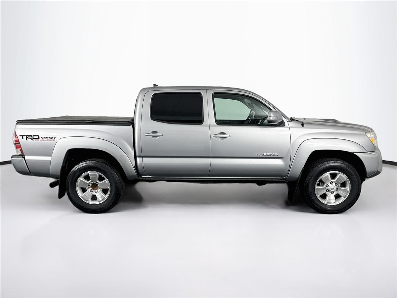 Toyota Tacoma 4WD Double Cab V6 AT (Natl) 2015
