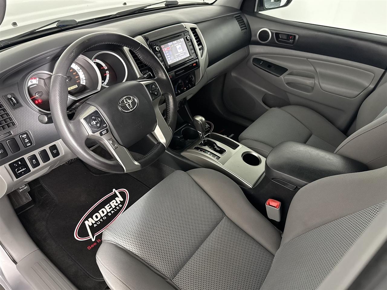 Toyota Tacoma 4WD Double Cab V6 AT (Natl) 2015