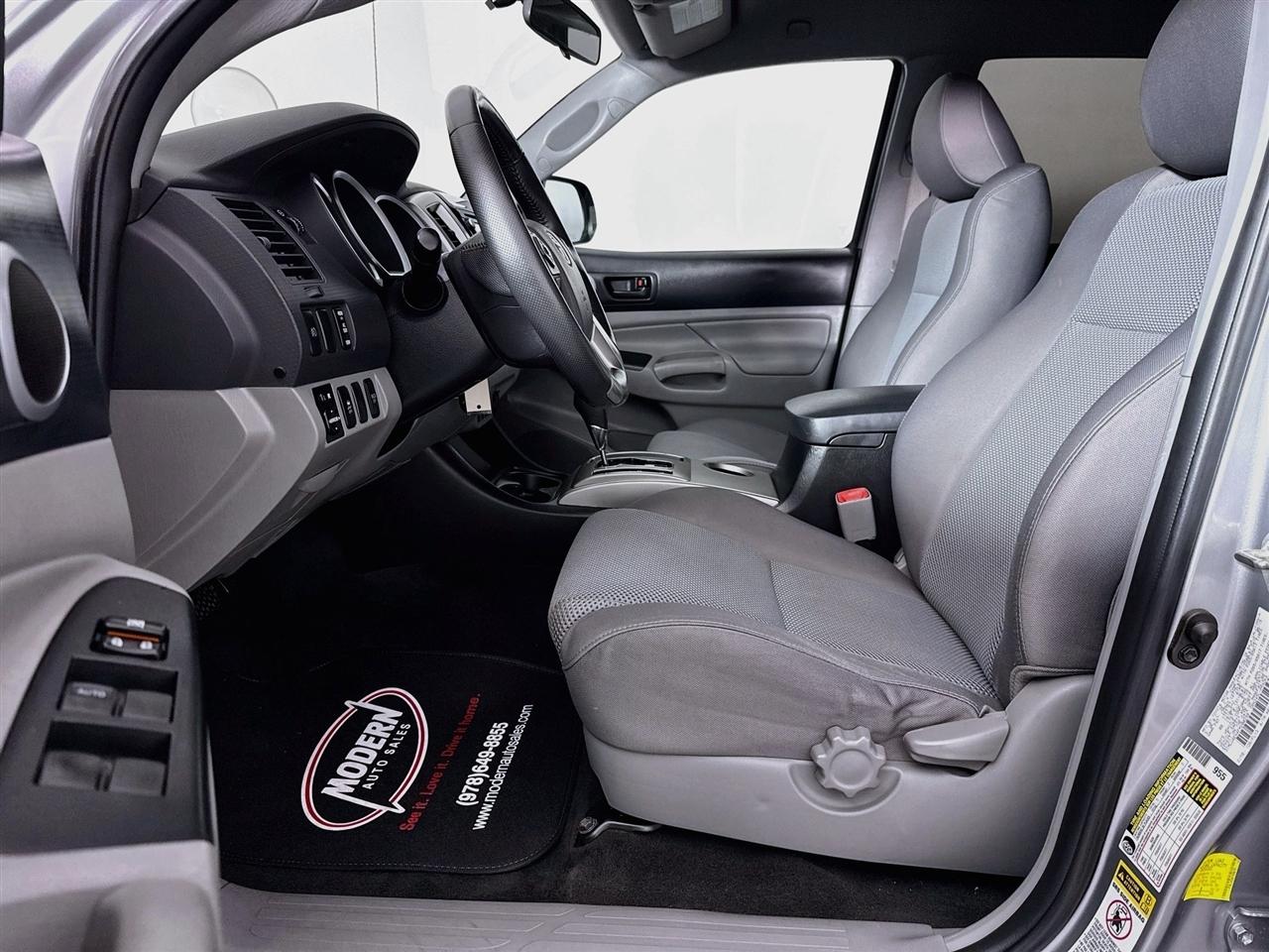 Toyota Tacoma 4WD Double Cab V6 AT (Natl) 2015