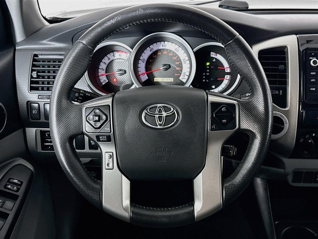 Toyota Tacoma 4WD Double Cab V6 AT (Natl) 2015