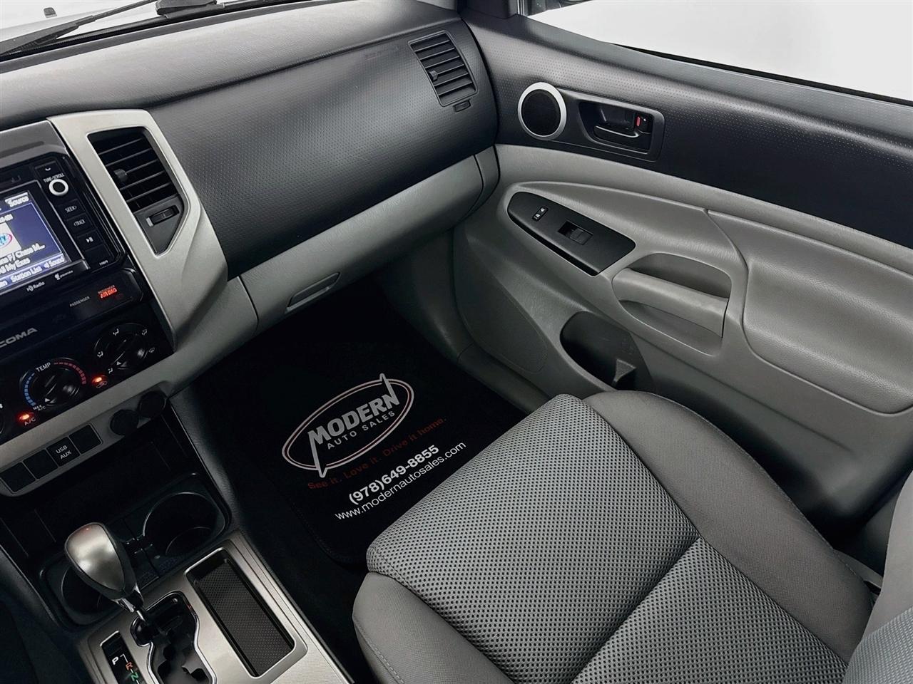 Toyota Tacoma 4WD Double Cab V6 AT (Natl) 2015