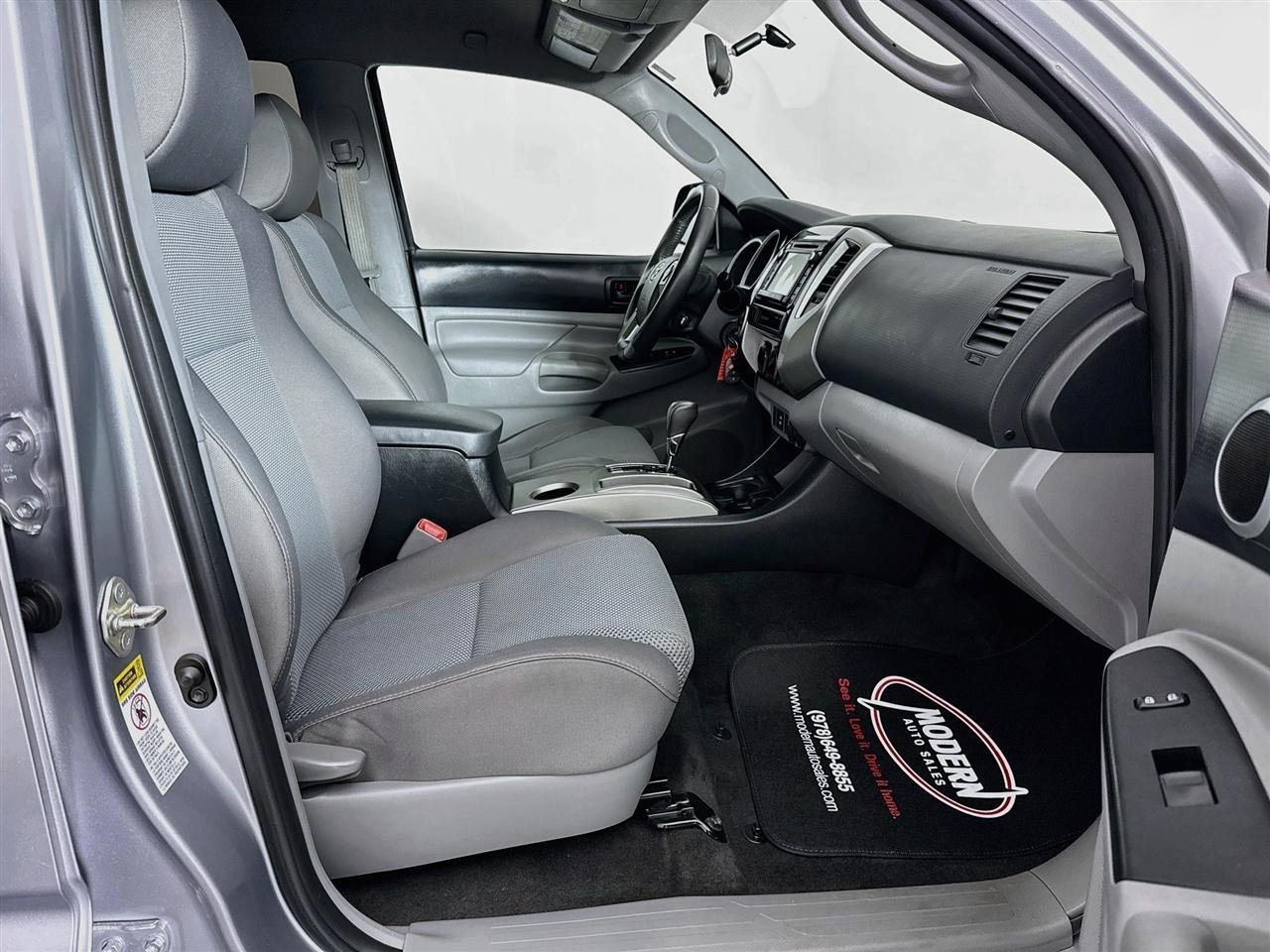 Toyota Tacoma 4WD Double Cab V6 AT (Natl) 2015