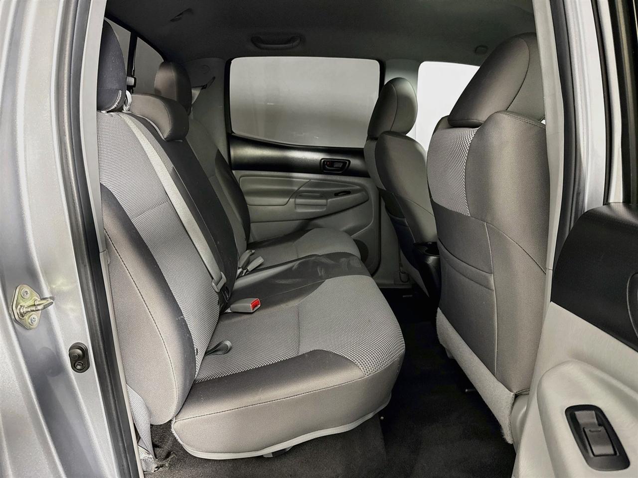 Toyota Tacoma 4WD Double Cab V6 AT (Natl) 2015
