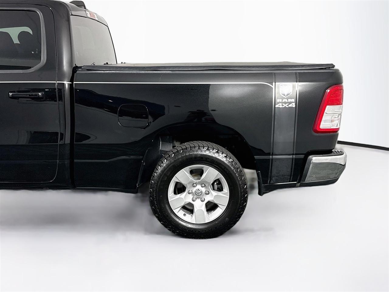 RAM 1500 Big Horn 4x4 Quad Cab 6'4" Box 2022