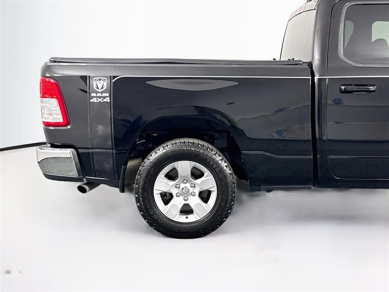 RAM 1500 Big Horn 4x4 Quad Cab 6'4" Box 2022